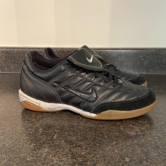 Nike Tiempo 2002 Indoor Soccer Shoes - Size 5 - Picture 2 of 10